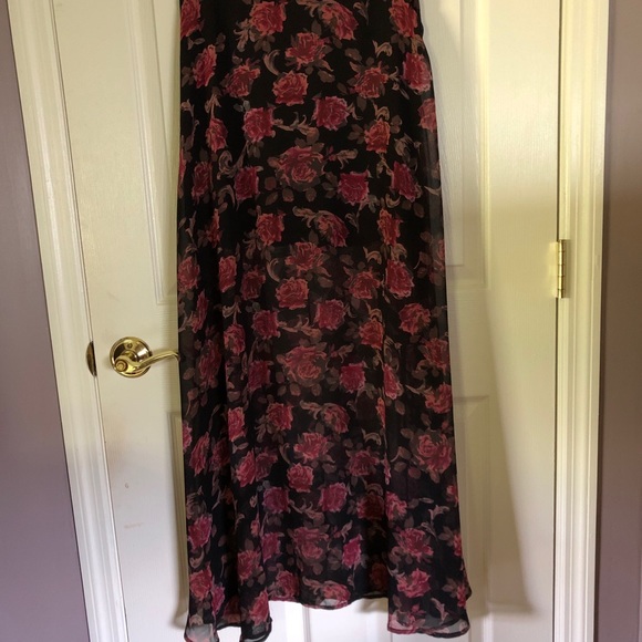 Floral maxi skirt. - Picture 2 of 2